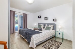 3 chambres, fer et planche à repasser, Wi-Fi, draps fournis