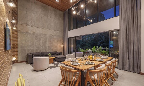Outdoor dining