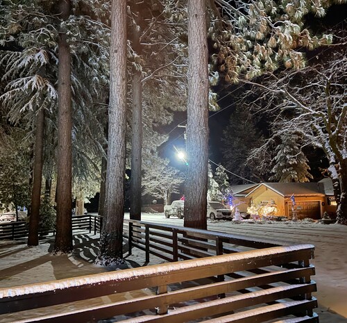 NEW: 3BR, private HotTub, FireTable, BBQ, AC, Dogs OK, WIFI