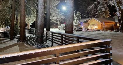 NEW: 3BR, private HotTub, FireTable, BBQ, AC, Dogs OK, WIFI