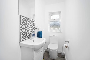 Hús | Baðherbergi | Sturta, hárblásari, handklæði