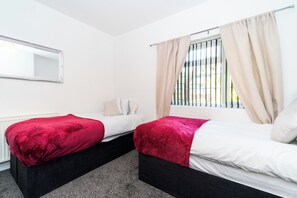 House | 2 bedrooms, iron/ironing board, free WiFi, bed sheets - Spacious 2 bed House With Free on Street Parking (Birmingham)