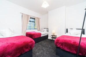 2 bedrooms, iron/ironing board, free WiFi, bed sheets - Spacious 2 bed House With Free on Street Parking (Birmingham)