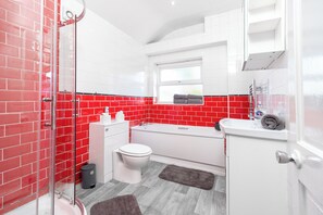 Bathroom - Spacious 2 bed House With Free on Street Parking (Birmingham)