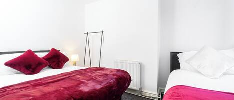 House | 2 bedrooms, iron/ironing board, free WiFi, bed sheets