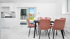 House | Tempat makan