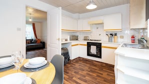 Unclassified image, 3 of 10, button - 2 Bed-sleeps 4-private Garden- Free Parking (Birmingham)