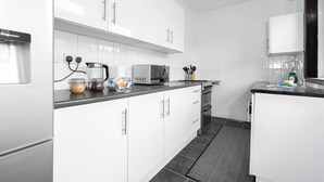 Rumah | Dapur pribadi | Lemari es, microwave, oven, dan kompor