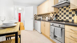 Apartment | Dapur peribadi | Peti sejuk, ketuhar gelombang mikro, ketuhar, dapur 