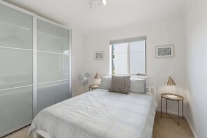 6 Schlafzimmer, Bügeleisen/Bügelbrett, WLAN