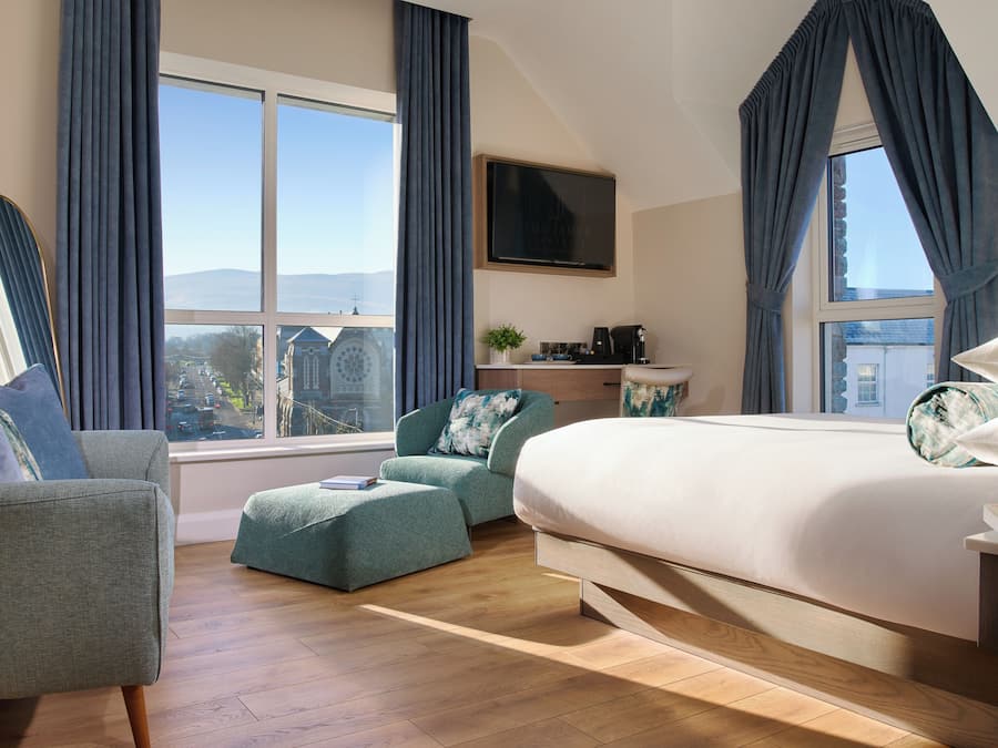 Presidential Quadruple Room | In-room safe, desk, laptop workspace, blackout drapes