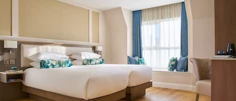 Caja de seguridad en la habitación y escritorio