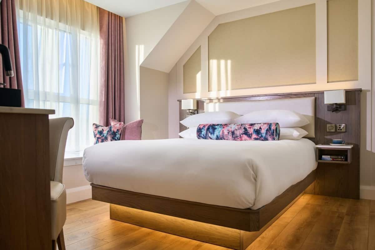Classic Double Room | In-room safe, desk, laptop workspace, blackout drapes