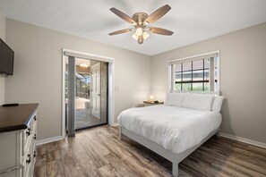 3 bedrooms, desk, iron/ironing board, WiFi - Surfside Beach House | Pvt Pool, Grill, Office (Apollo Beach)