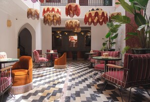 Outdoor dining - Riad JW Yacout, Experience Medina. (Marrakesh)