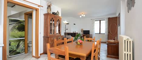 Family House, Multiple Bedrooms, Mountainside (Dalia) | Dining