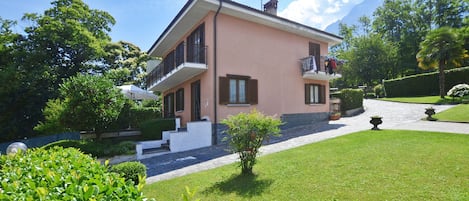 Familjehus - flera sovrum - intill bergen (Dalia) | TrÀdgÄrd