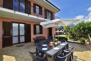 Family House, Multiple Bedrooms, Mountainside (Dalia) | Outdoor dining