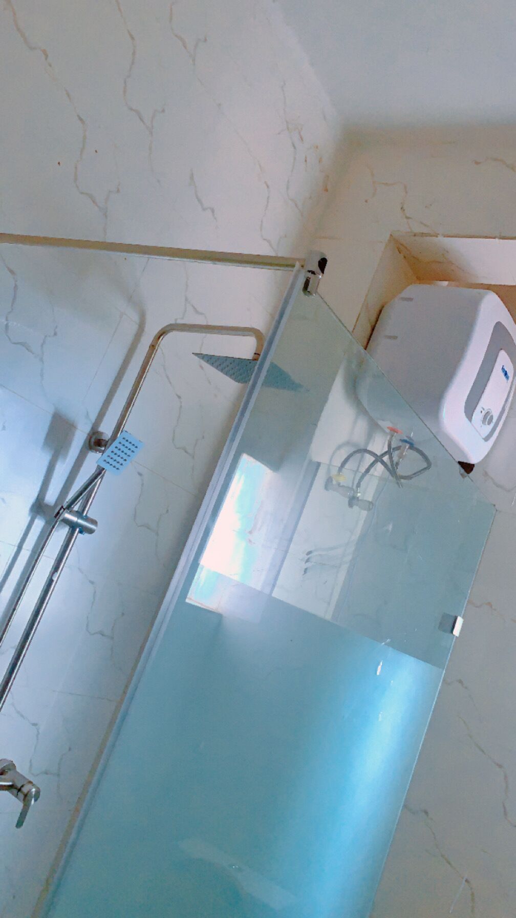 Separate bathtub and shower, free toiletries, bathrobes, slippers