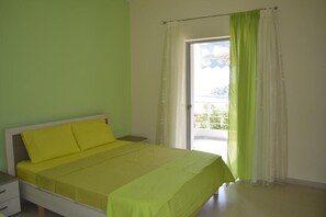Free WiFi, bed sheets - RIVIERA ROOMS (Himarë)