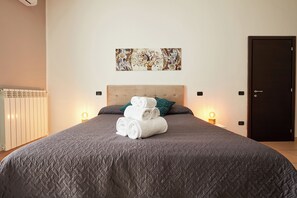 1 bedroom, free WiFi, bed sheets - Vicky's Luxury Guesthouse by NapoliApartments (Naples)