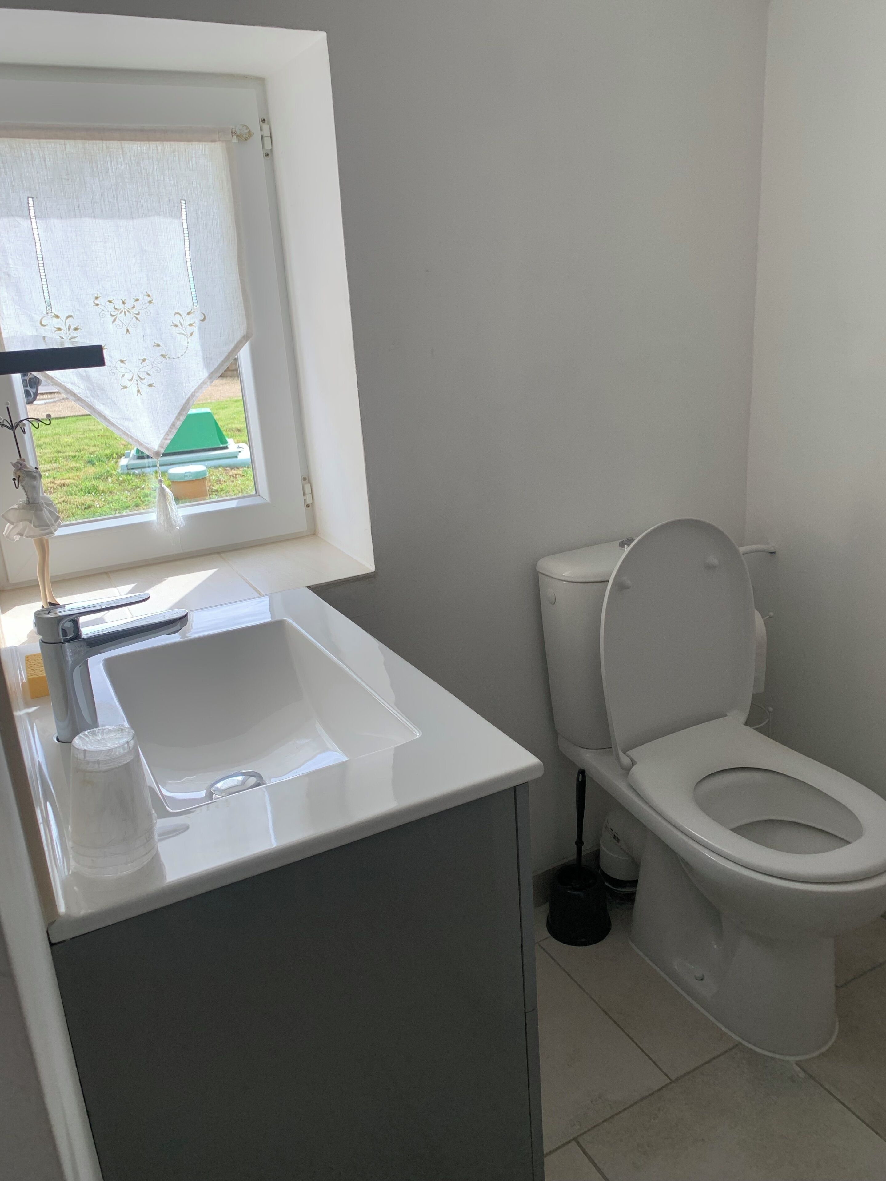 Hiustenkuivaaja, vessapaperi