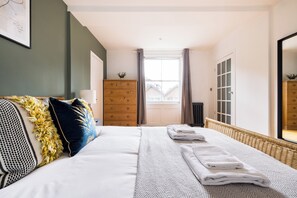 Deluxe Apartment, 1 Bedroom, Private Bathroom | 1 bedroom, iron/ironing board, free WiFi - The Bridge Flats (London)