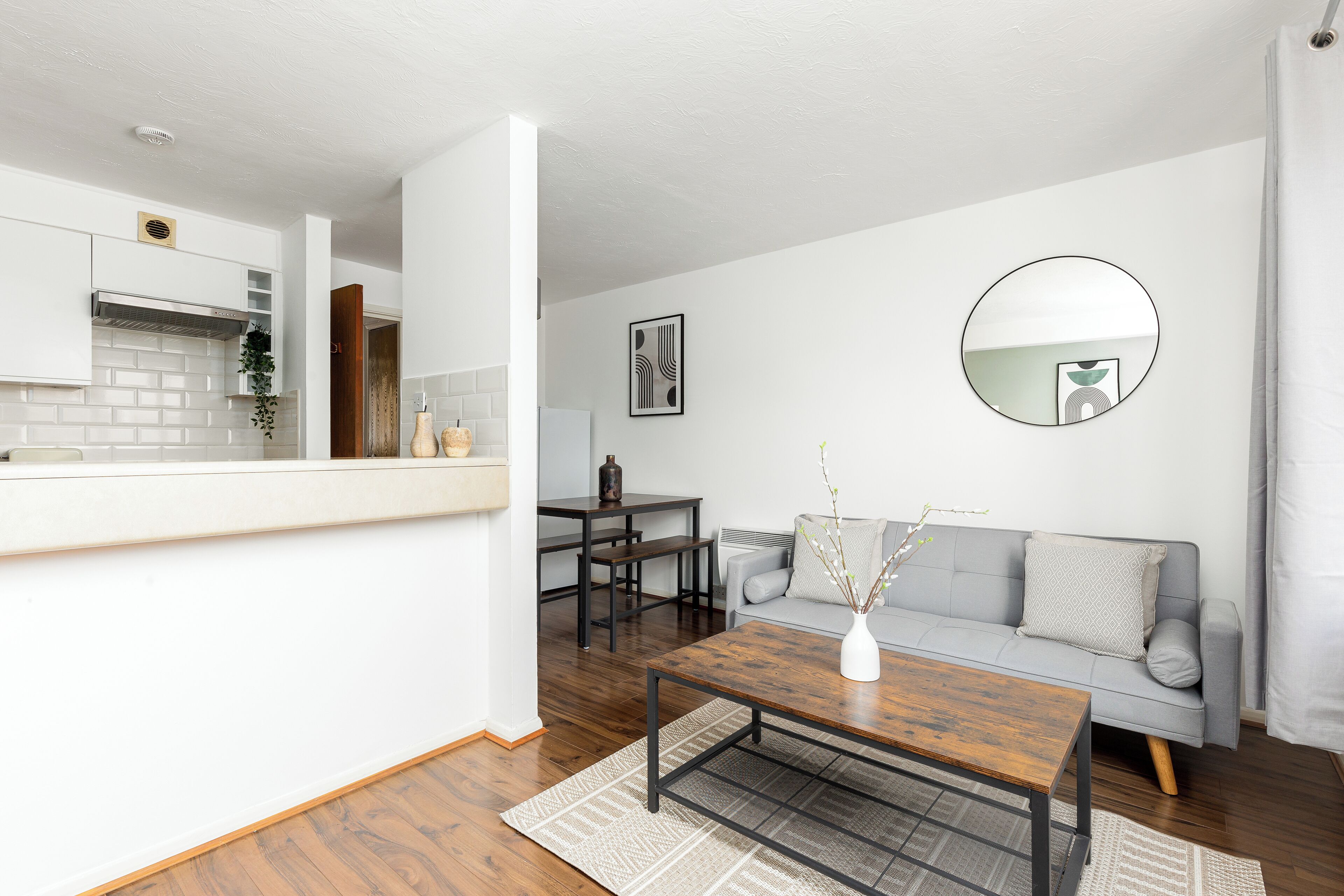 Deluxe Apartment, 1 Bedroom, Private Bathroom | Living area