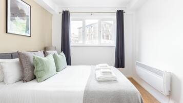 Deluxe Apartment, 1 Bedroom, Private Bathroom | 1 bedroom, iron/ironing board, WiFi (free)