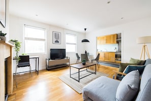 Deluxe Apartment, 1 Bedroom, Private Bathroom | Living area | Flat-screen TV - The Bridge Flats (London)