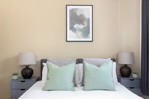 Deluxe Apartment, 1 Bedroom, Private Bathroom | 1 bedroom, iron/ironing board, free WiFi - The Bridge Flats (London)