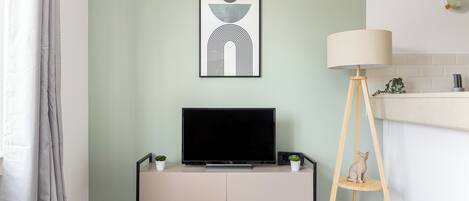 Appartement Deluxe, 1 chambre, salle de bains privée | Coin séjour | Télévision à écran plat