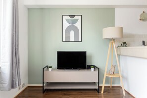 Deluxe Apartment, 1 Bedroom, Private Bathroom | Living area | Flat-screen TV - The Bridge Flats (London)