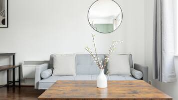 Deluxe-Apartment, 1 Schlafzimmer, eigenes Bad | Wohnbereich | Flachbildfernseher