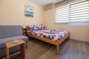 WiFi, bed sheets