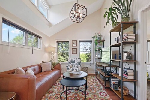 Locust Garden, A North Downtown C'ville Guesthouse