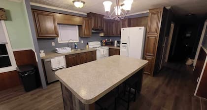 Cozy 4-bedroom Hobet House less than 1 mile to Ivy Branch Trailhead.