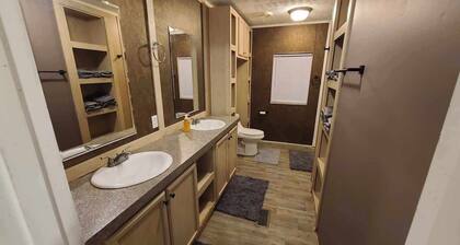 Cozy 4-bedroom Hobet House less than 1 mile to Ivy Branch Trailhead.