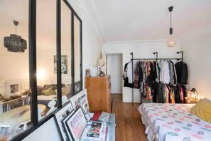 1 bedroom, iron/ironing board, WiFi, bed sheets - Baroque apartment in the 11th arrondissement (Paris)