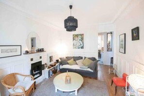 Living area - Baroque apartment in the 11th arrondissement (Paris)