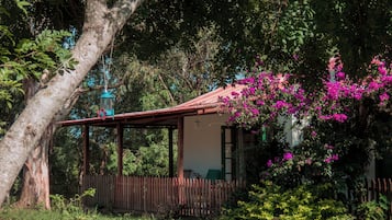 Casa conforto, 1 cama de casal, sacada, no jardim | 1 quarto, Wi-Fi de cortesia