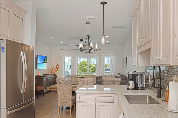 Fridge, microwave, oven, stovetop - Biggie’s Beach House: Coastal Luxury in MXB (Mexico Beach)