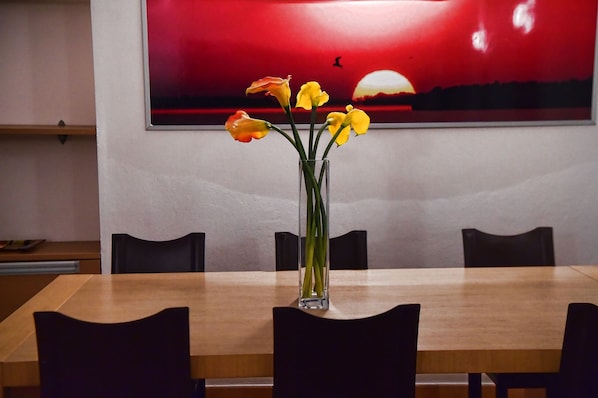 Apartment | Eigene Küche | Geschirrspüler, Wasserkocher mit Kaffee-/Teezubehör, Wasserkocher
