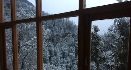 Cozy farmhouse in brilliant Shimla with WiFi