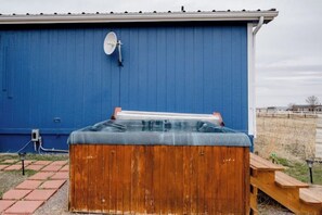 Outdoor spa tub - Let freedom Ring (Peyton)