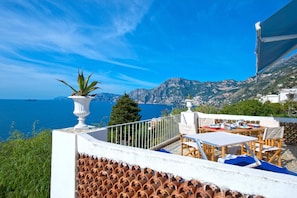 Outdoor dining - Villa Eterea by MyVillaCollection (Praiano)