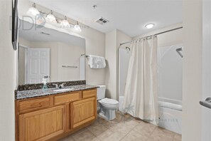 Shower, towels - 1206 Legacy Tower Two Overlooks the Gulf of Ameri (Gulfport)