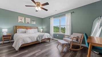 3 bedrooms, in-room safe, desk, travel crib