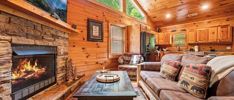 Een televisie, een open haard en tafelvoetbal