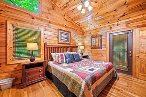 2 bedrooms, desk, free WiFi, bed sheets - Peaceful 2BD Cabin w/ FirePit! Game Room + HOT TUB (Sevierville)